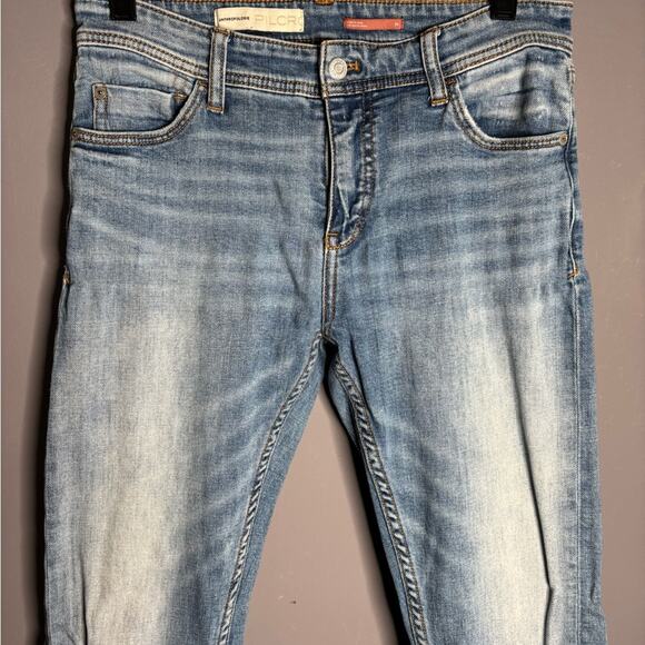 Anthro Pilcro Light Wash Slim Straight Mid Rise Jeans Size 26 - Picture 2 of 5